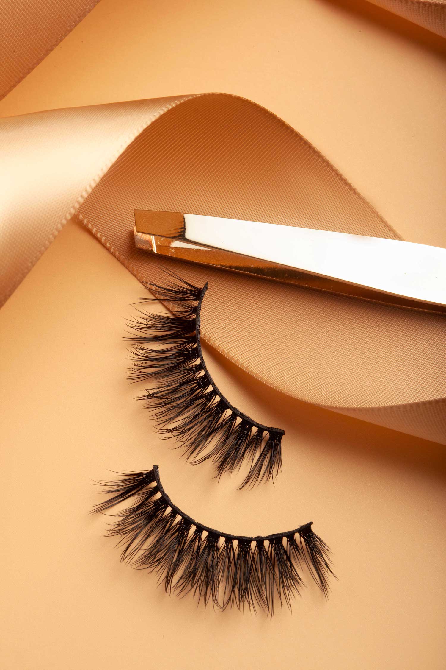 OKT Lashes. Best false eyelashes. Doll eyelashes. Best fake eyelashes. Edmonton False Eyelashes. Fake eyelashes. How to clean false eyelashes. How to apply false eyelashes. Fake eyelash storage. False eyelashes storage. Reusable false eyelashes.