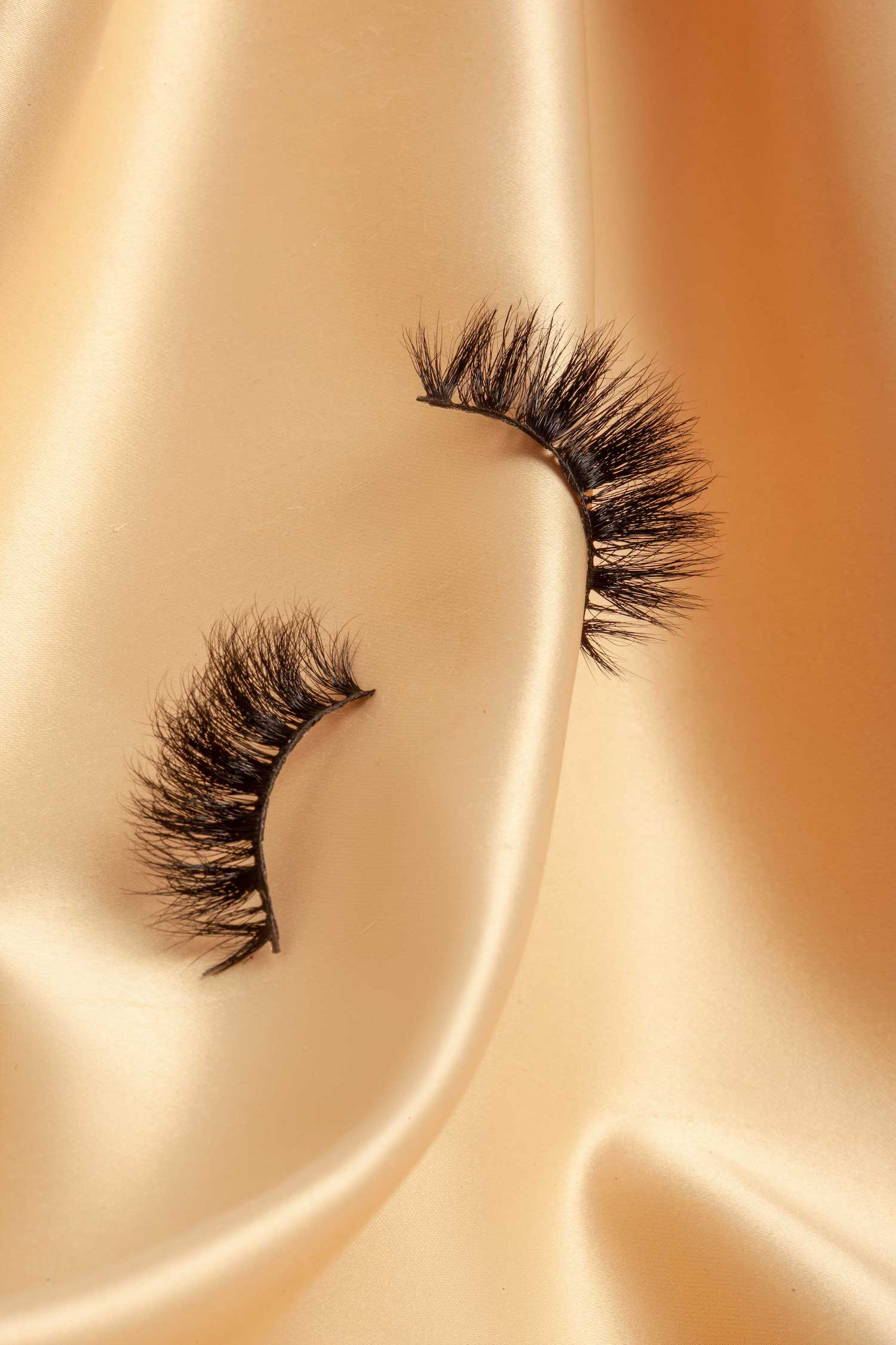 OKT Lashes. Best false eyelashes. Doll eyelashes. Best fake eyelashes. Edmonton False Eyelashes. Fake eyelashes. How to clean false eyelashes. How to apply false eyelashes. Fake eyelash storage. False eyelashes storage. Reusable false eyelashes.
