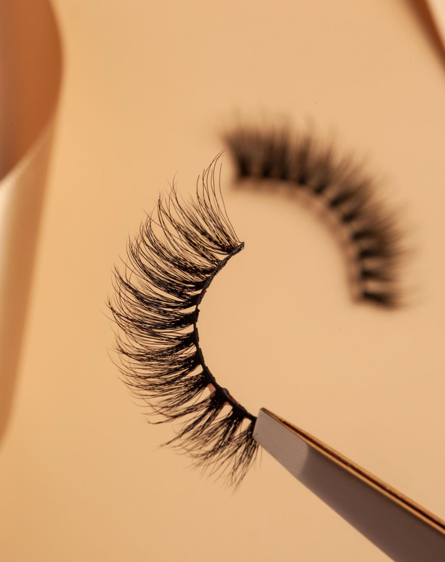 OKT Lashes. Best false eyelashes. Doll eyelashes. Best fake eyelashes. Edmonton False Eyelashes. Fake eyelashes. How to clean false eyelashes. How to apply false eyelashes. Fake eyelash storage. False eyelashes storage. Reusable false eyelashes