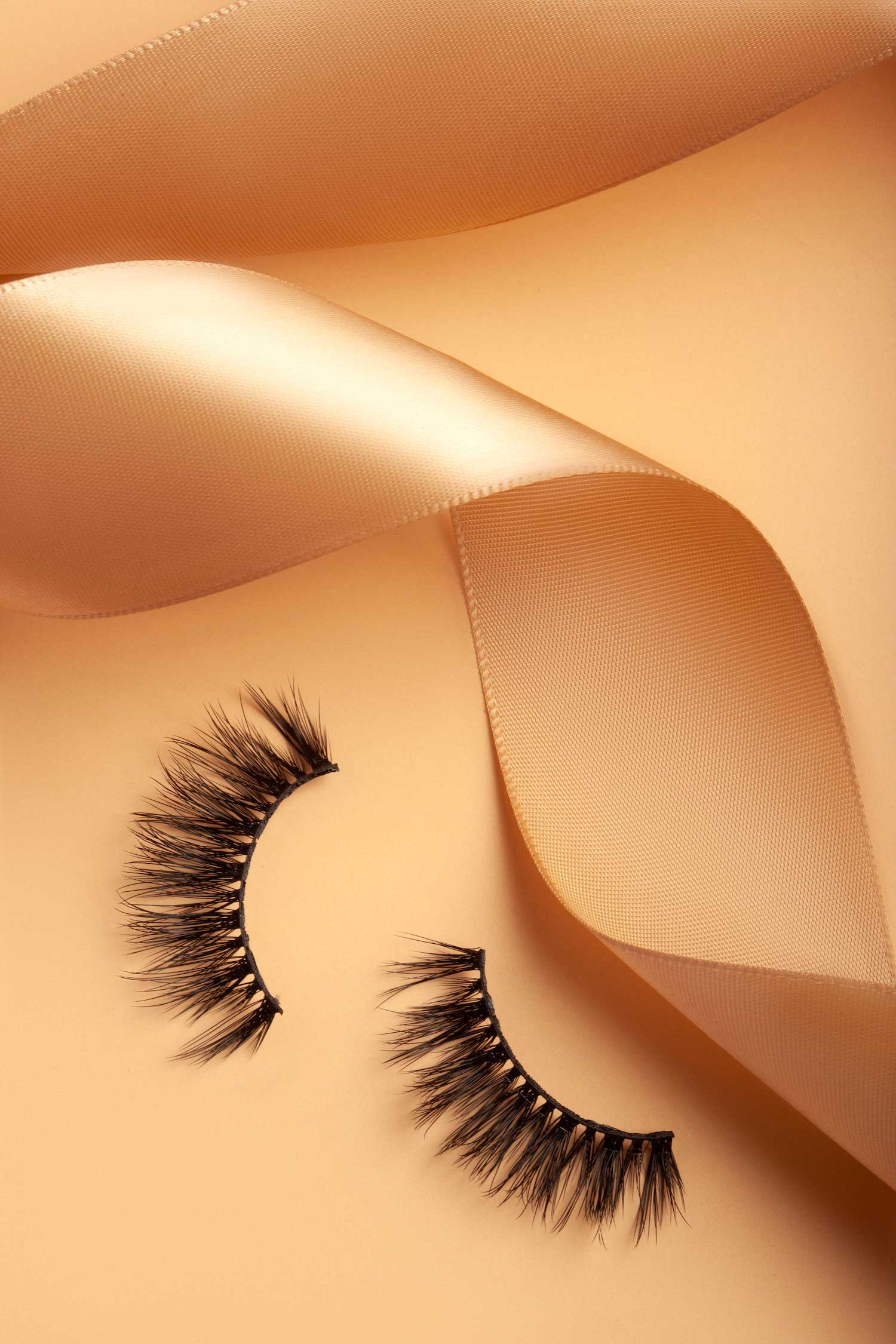 OKT Lashes. Best false eyelashes. Doll eyelashes. Best fake eyelashes. Edmonton False Eyelashes.  Fake eyelashes. How to clean false eyelashes. How to apply false eyelashes. Fake eyelash storage. False eyelashes storage. Reusable false eyelashes.