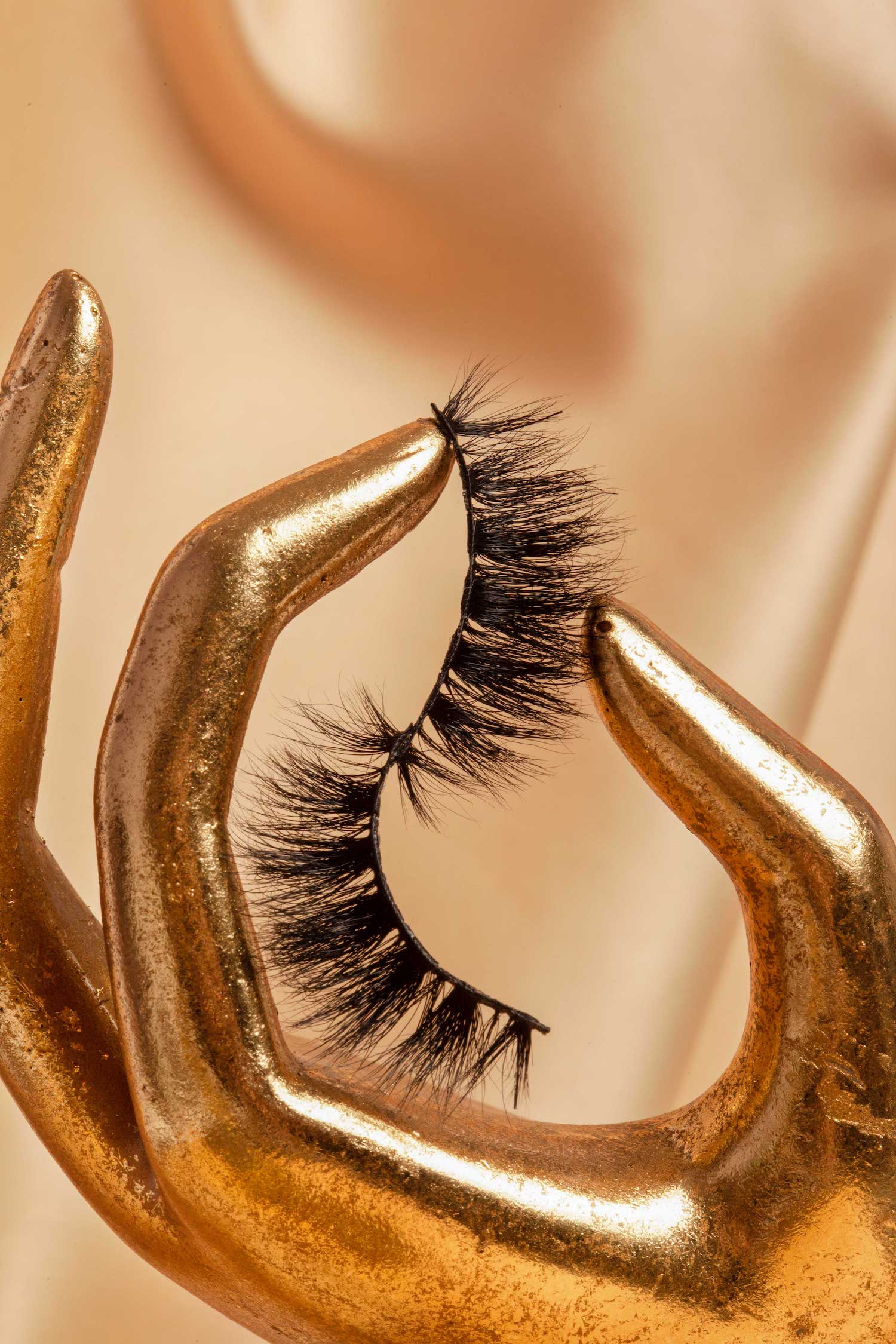 OKT Lashes. Best false eyelashes. Doll eyelashes. Best fake eyelashes. Edmonton False Eyelashes.  Fake eyelashes. How to clean false eyelashes. How to apply false eyelashes. Fake eyelash storage. False eyelashes storage. Reusable false eyelashes.